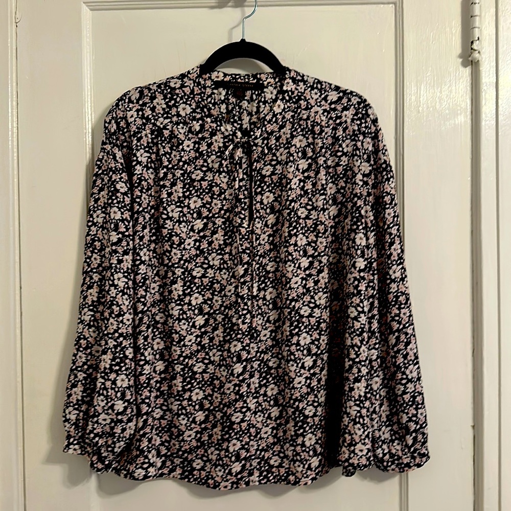 Grey/white/pale pink flower blouse- size large
